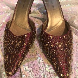 Valerie Stevens Maroon & Gold Size 6 Kitten Heels